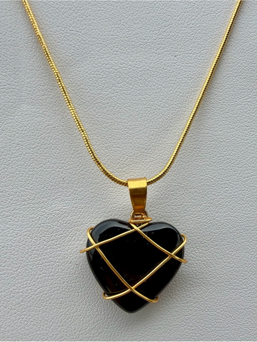 Gold-Wrapped Black Heart Pendant Necklace for Women